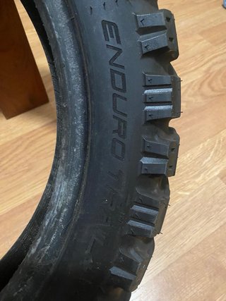 Neumático Enduro Moto Negro 130/80/17