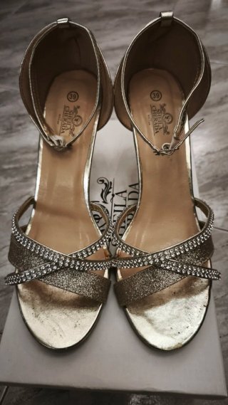 Elegantes sandalias doradas fiesta talla 39