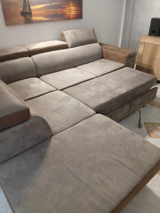 Divano con penisola grigio e marrone