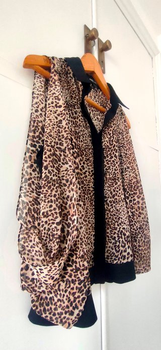 Blusa leopardo Suiteblanco sin mangas