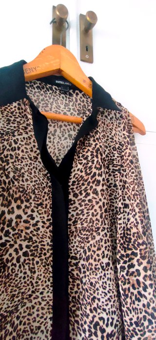 Blusa leopardo Suiteblanco sin mangas