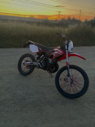 Beta RRT Roja y Blanca