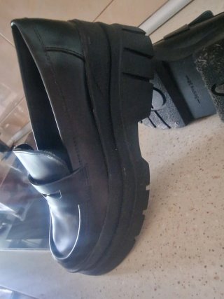 Zapatos Bershka negros talla 38