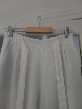 Pantalón blanco fino con lazada