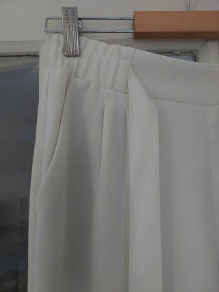 Pantalón blanco fino con lazada
