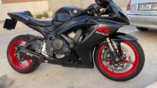 Suzuki GSX-R 600 K7 Negra y Roja