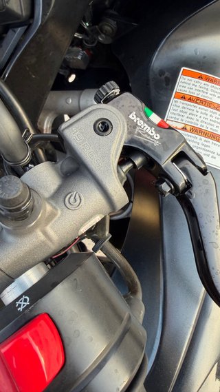 Suzuki GSX-R 600 K7 Negra y Roja