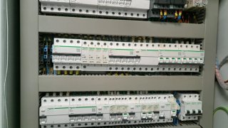 Panel Eléctrico y Aire Acondicionado