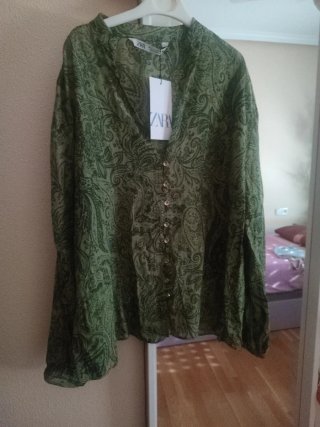 Blusa Zara verde estampada