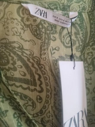Blusa Zara verde estampada