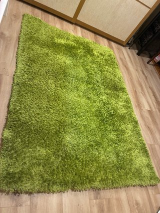 Alfombra verde pelo largo