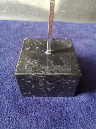 Crucifijo de mesa metal y mármol