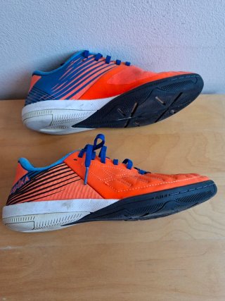 Zapatillas de futbol Kipsta, talla 35