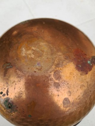 Antiguo pote de cobre