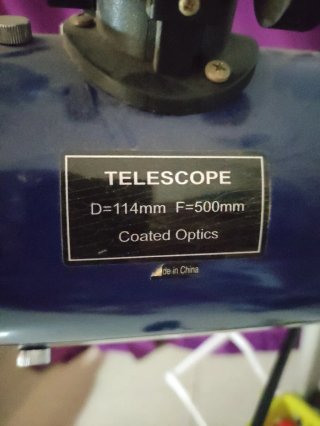 Telescopio azul con trípode
