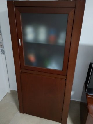Mesa de comedor y 4 sillas madera y cristal.