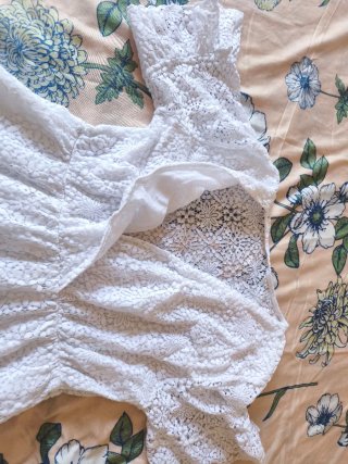 Vestito bianco estivo di pizzo