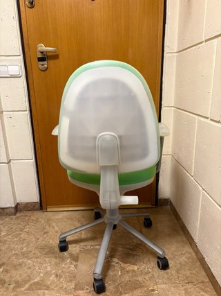 Silla de oficina ergonómica verde