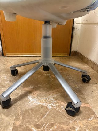 Silla de oficina ergonómica verde