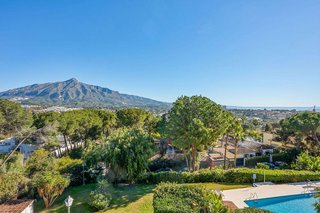 Dúplex en venta en Los Naranjos - Las Brisas en Marbella