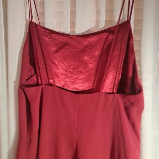 Precioso vestido largo rojo vino tirantes finos