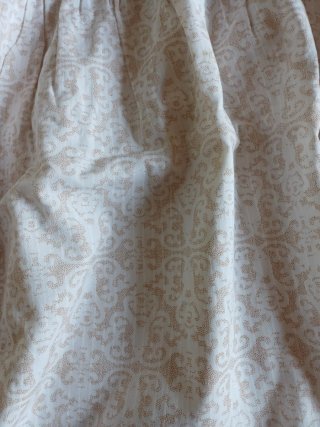Falda estampada blanca con gomas