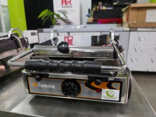 Plancha Grill Fiamm - Base Lisa y Tapa Acanalada