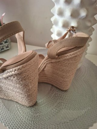 Sandali donna beige con zeppa