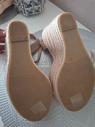 Sandali donna beige con zeppa