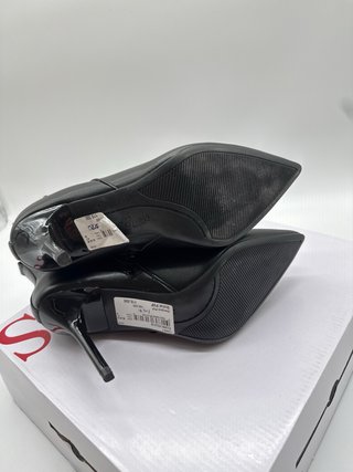 Botines Guess Paislie Tacón Aguja Negro