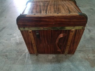 Baúl antiguo madera y metal