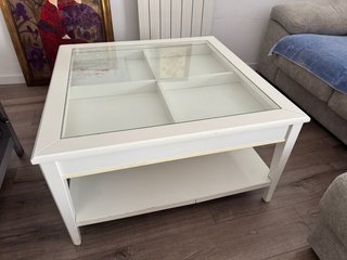 Mesa de centro de madera y cristal