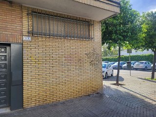 Local comercial en alquiler en Pedro Salvador - Las Palmeritas en Sevilla