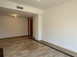 Piso en venta en Las Cancelas - Valdeolletas en Marbella