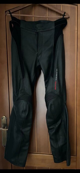 Mono Moto desmontable mujer Reviti y chaqueta Bela