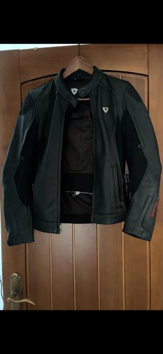 Mono Moto desmontable mujer Reviti y chaqueta Bela