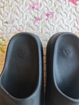 Chanclas Adidas Yeezy Negras