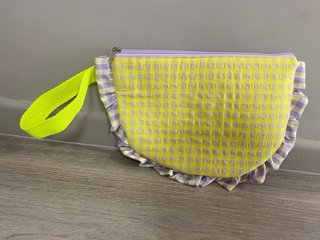 Bolso de mano / clutch con volantes