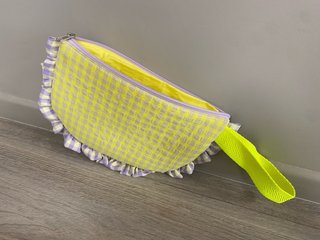 Bolso de mano / clutch con volantes