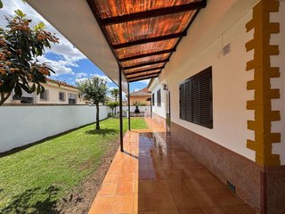 Chalet en alquiler en Espartinas