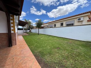 Chalet en alquiler en Espartinas