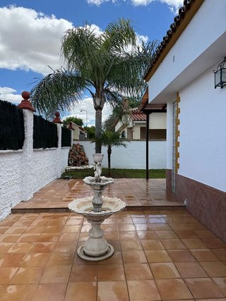 Chalet en alquiler en Espartinas