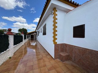 Chalet en alquiler en Espartinas
