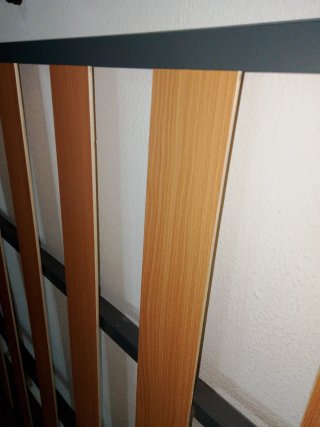 Somier de láminas metálico y madera.