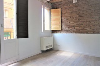 Piso en venta en El Raval en Barcelona