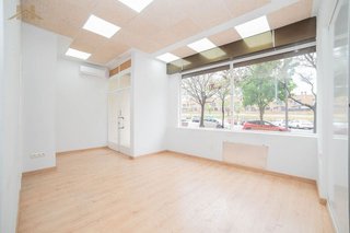 Local comercial en alquiler en El Soto - Coveta en Móstoles