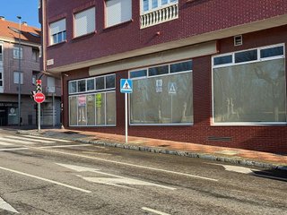 Local comercial en venta en La Chantría - La Lastra en León