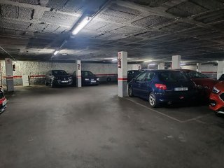Garaje en alquiler en Pubilla Cases en Hospitalet de Llobregat, L´