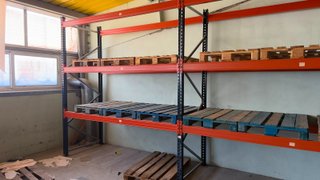 Estantería de palets metálica y madera
