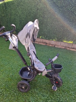 Triciclo infantil con capota